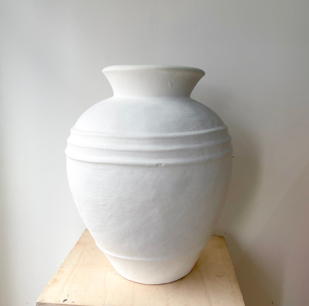 Meneses Vessel | White